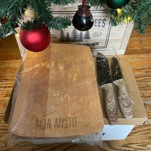 Rae Dunn *small cutting board and knives